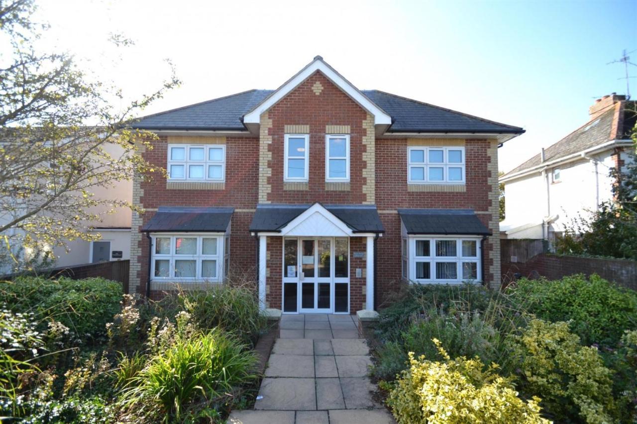 Swanage Holiday Penthouse Apartment, Moments From Beach And Town, On Site Parking, Fast Wifi, Sleeps Up To 6, Rated Exceptional Bagian luar foto