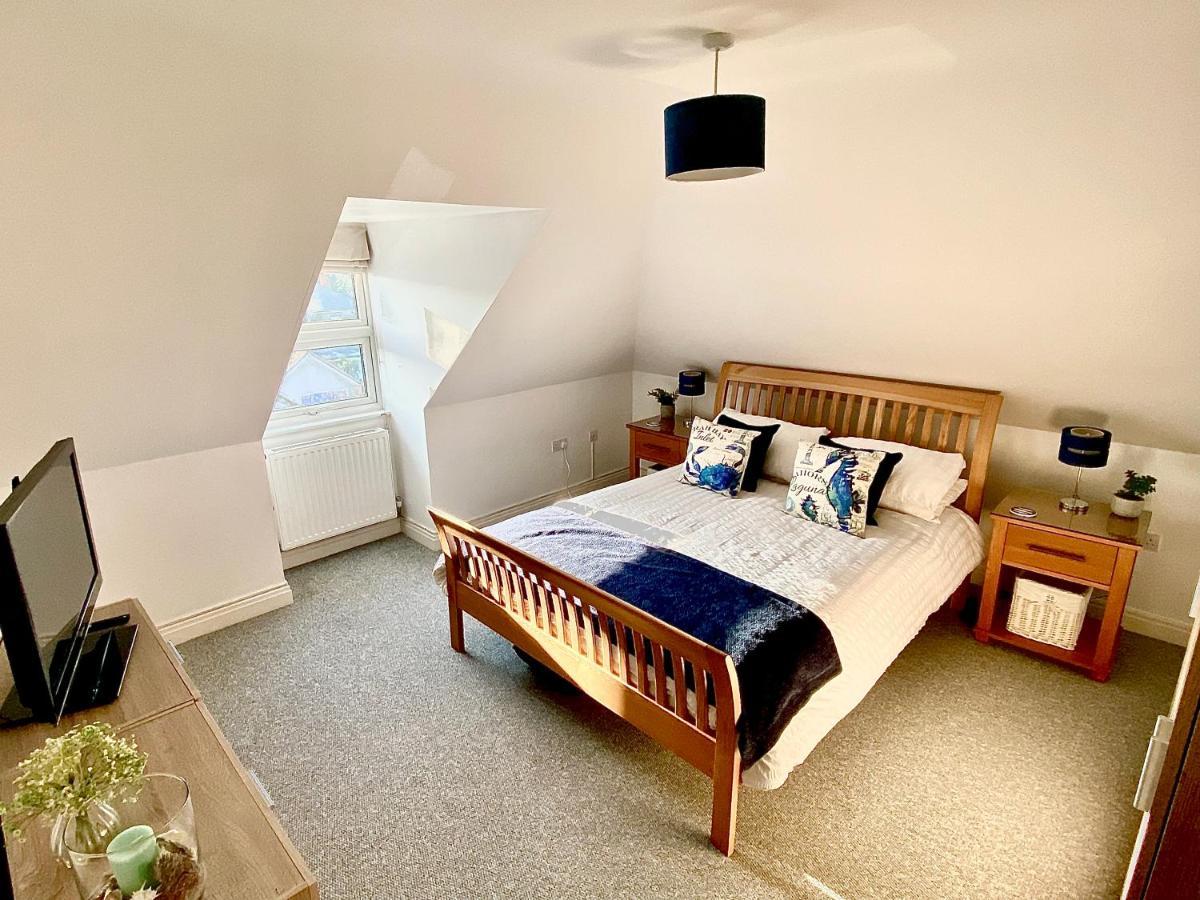Swanage Holiday Penthouse Apartment, Moments From Beach And Town, On Site Parking, Fast Wifi, Sleeps Up To 6, Rated Exceptional Bagian luar foto