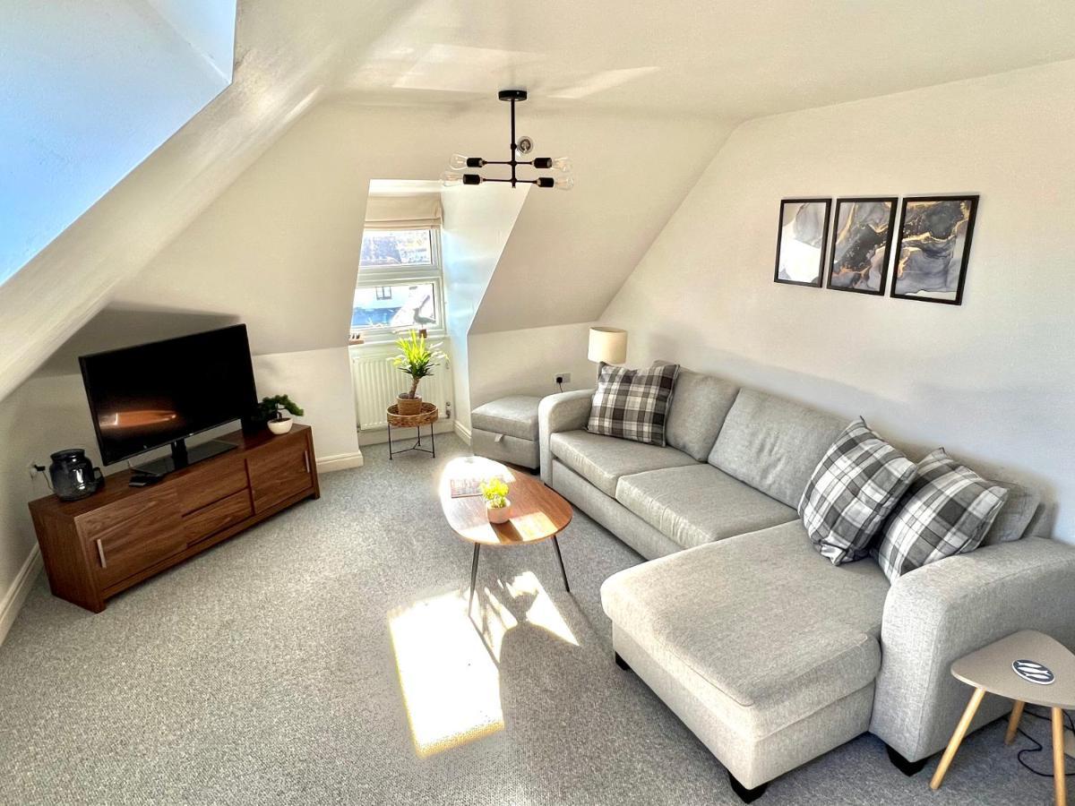 Swanage Holiday Penthouse Apartment, Moments From Beach And Town, On Site Parking, Fast Wifi, Sleeps Up To 6, Rated Exceptional Bagian luar foto